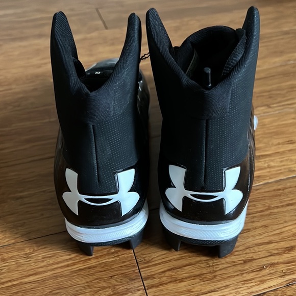 Boys Under Armour Football Cleats - Picture 3 of 6